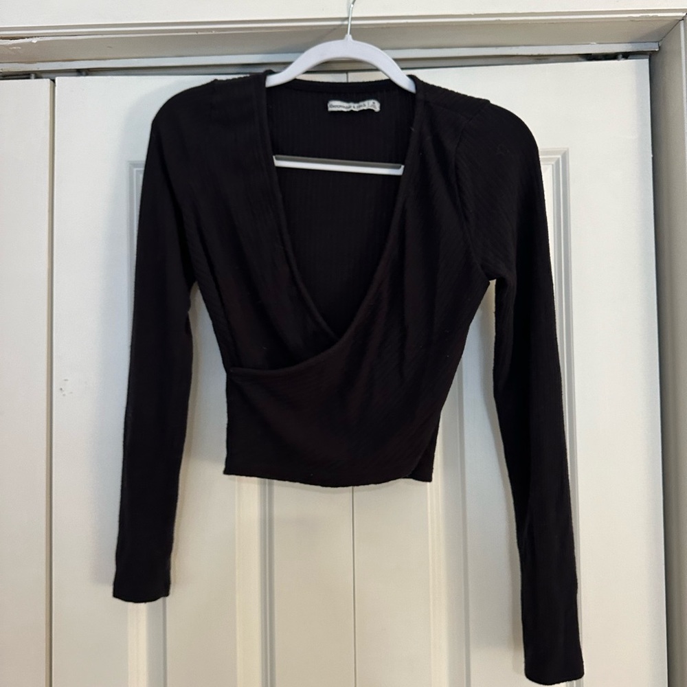 Abercrombie cropped long sleeve top.